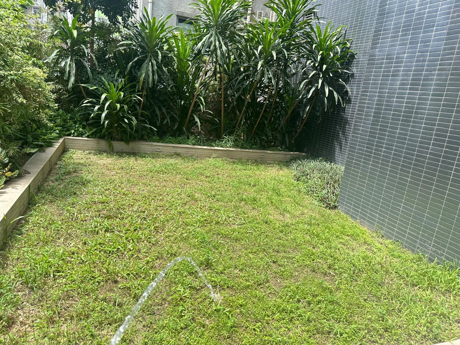 人造草毯 · 供應鋪設